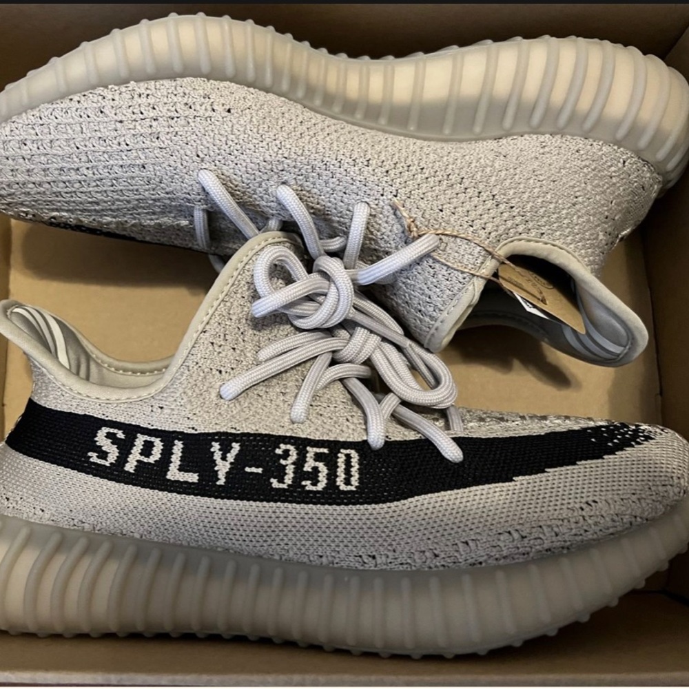 Yeezy Boost 350 V2 Slate NWT- new release 09/2022 size 6 womens/4.5 mens